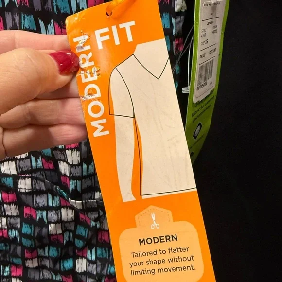 NEW- Labdu Women’s Colorful Patterned Scrub Top Pro Flex  Sz XS - Picture 5 of 11